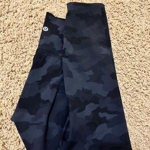 super cute and sporty came Lululemon leggings size 6 with no pockets, half price